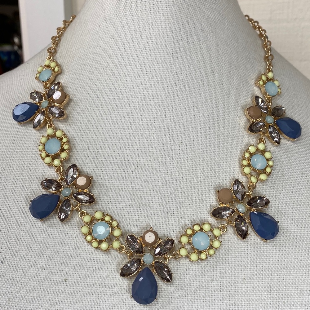 Beautiful faceted stone and bead style adored necklace